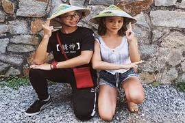 Blogger đình đám Hong Kong đến Việt Nam khoe ảnh nón lá