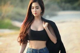 Đừng chú ý đến Trang Phi nữa, Mì Gõ còn có hot girl nóng bỏng hơn