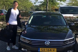 Đoàn Văn Hậu sang Hà Lan phấn khích với món quà cực khủng từ CLB mới