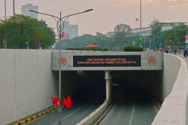 Chùm ảnh: Hà Nội bình yên, sâu lắng sáng mùng 1 Tết Ất Tỵ 