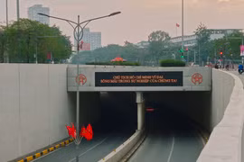 Chùm ảnh: Hà Nội bình yên, sâu lắng sáng mùng 1 Tết Ất Tỵ 