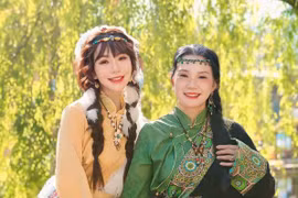 Nữ MC VTVcab khoe mẹ sở hữu nhan sắc "hack tuổi"