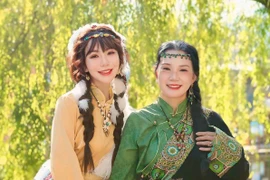 Nữ MC VTVcab khoe mẹ sở hữu nhan sắc "hack tuổi"