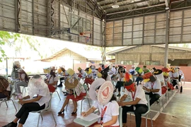 Cười ngả nghiêng với loạt mũ chống gian lận thi cử của sinh viên 