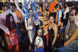 Lễ Halloween "gõ cửa", giới trẻ "Tây - Ta" ăn chơi khác nhau sao?