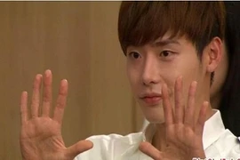 Lắp camera chống trộm, bất ngờ chứng kiến màn kịch của chồng