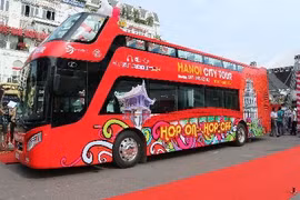 Giới trẻ Hà Nội thử cảm giác U23 Việt Nam trên xe buýt hai tầng