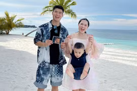 Đi nghỉ lễ sang chảnh, Đỗ Duy Mạnh thông báo vợ bầu lần 2