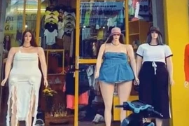 Kinh doanh thời trang cho người béo, chủ quán có dàn ma-nơ-canh "lạ" 