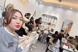 Tiệm nail tấp nập, phải tăng ca để phục vụ khách làm đẹp