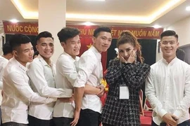 U23 Việt Nam diện sơ mi trắng, fan phát sốt ngỡ là "soái ca"