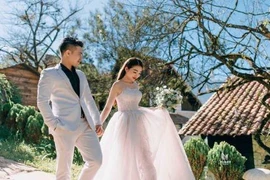 Ảnh cưới đẹp như mơ của cô dâu được đón bằng dàn xe Roll - Royce ở Nam Định