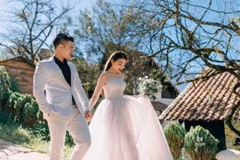 Ảnh cưới đẹp như mơ của cô dâu được đón bằng dàn xe Roll - Royce ở Nam Định