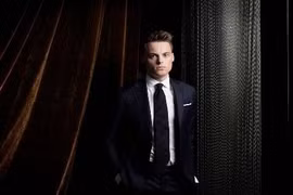 Tỷ phú trẻ thế giới gây mê dân mạng với vẻ ngoài cực đẹp trai