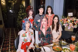 Cô gái TP.HCM mặc váy như trong phim