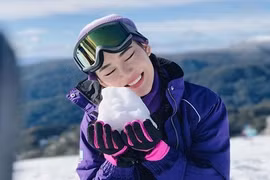 Hot girl Milan Phạm thả dáng sang chảnh ở xứ sở Kangaroo