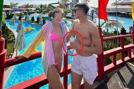 Khoe ảnh nóng bên vợ Tây, thứ Bùi Tiến Dũng cầm gây chú ý