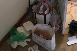 Chủ nhà trọ sốc toàn tập khi thấy căn phòng ngập rác của 2 thiếu nữ