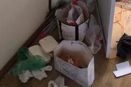 Chủ nhà trọ sốc toàn tập khi thấy căn phòng ngập rác của 2 thiếu nữ