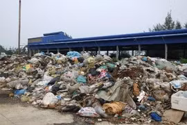 Nhà máy rác ngừng hoạt động, nghìn người Thanh Hóa kêu trời