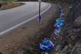 Dân mạng bất bình cảnh dân phượt xả rác bừa bãi dịp nghỉ lễ