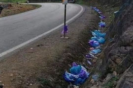 Dân mạng bất bình cảnh dân phượt xả rác bừa bãi dịp nghỉ lễ