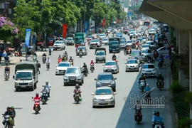 Cấm xe máy đường Nguyễn Trãi: Hỗn loạn ở đường không làn dài nhất HN