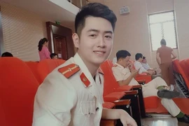 Hotboy cảnh sát khiến hội chị em “chết đứ đừ” vì điều này