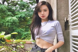 Bị chê mặt mộc, nữ streamer lộ ảnh nóng bức xúc đáp trả 