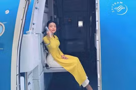 Tiếp viên trưởng hãng Vietnam Airlines khoe thân hình lý tưởng