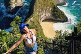 "Nàng béo Philippines" đi biển tự tin diện bikini "chấp cả thế giới"