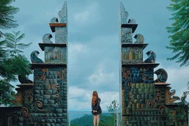 “Cổng trời” Đà Lạt đẹp chẳng kém Bali khiến giới trẻ mê như điếu đổ