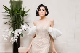 Á hậu Tú Anh đi sự kiện vẫn phải trông con qua camera