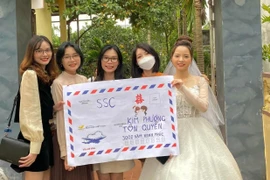 Phong bì mừng cưới chuẩn "bà Tân Vlogs" trở lại và lợi hại hơn xưa