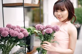 Cô gái kiếm tiền tỷ xuất thân từ nghề bán kẹo 