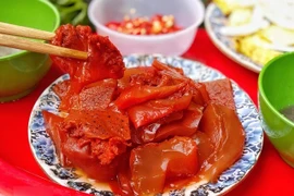 Bạn trẻ truy tìm “sashimi phiên bản Việt”, tưởng gì hoá ra... sứa đỏ