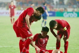 Xót xa cảnh tuyển thủ U23 Việt Nam bị đối thủ “chơi xấu” phải nằm sân