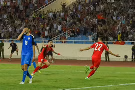 Thắng kịch tính Philippines, đội tuyển Việt Nam nuôi hy vọng đi tiếp