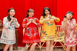 Bộ ảnh Tết ngọt ngào của hot girl trà sữa Việt và hội bạn thân