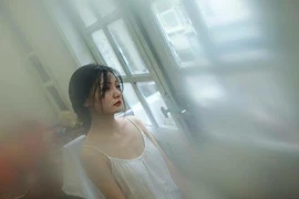 Hot girl Bách Khoa buồn phiền mách mẹ vì bị chê “ngực lép“