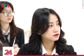 Lên sóng VTV24 vài giây, nữ sinh khiến netizen truy lùng ráo riết