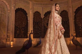 Chiếc váy cưới cực chất con dâu tỷ phú giàu nhất Châu Á