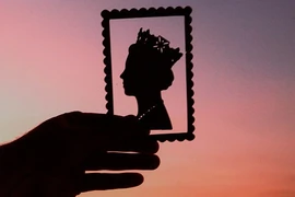 Nghệ thuật chụp ảnh đơn giản từ giấy hút hồn giới trẻ