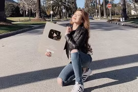 Blogger beauty Việt Nam đầu tiên nhận nút vàng Youtube là ai?