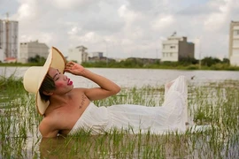 “Bản sao Lệ Rơi” oanh tạc mạng xã hội bằng bộ ảnh mới 