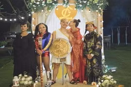 Đám cưới "lẩu thập cẩm" của cặp đôi dancer khiến dân mạng phì cười