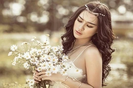 DJ Tít đẹp tựa nữ thần Hy Lạp trong bộ ảnh mới