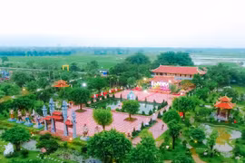 Đầu năm về vãn cảnh chùa Ninh Tảo nổi tiếng đất Hà Nam