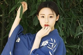 Thiên thần xứ Trung xinh lung linh trong bộ Kimono kín đáo