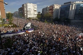Biển người lao ra đường mừng Real Madrid vào chung kết C1